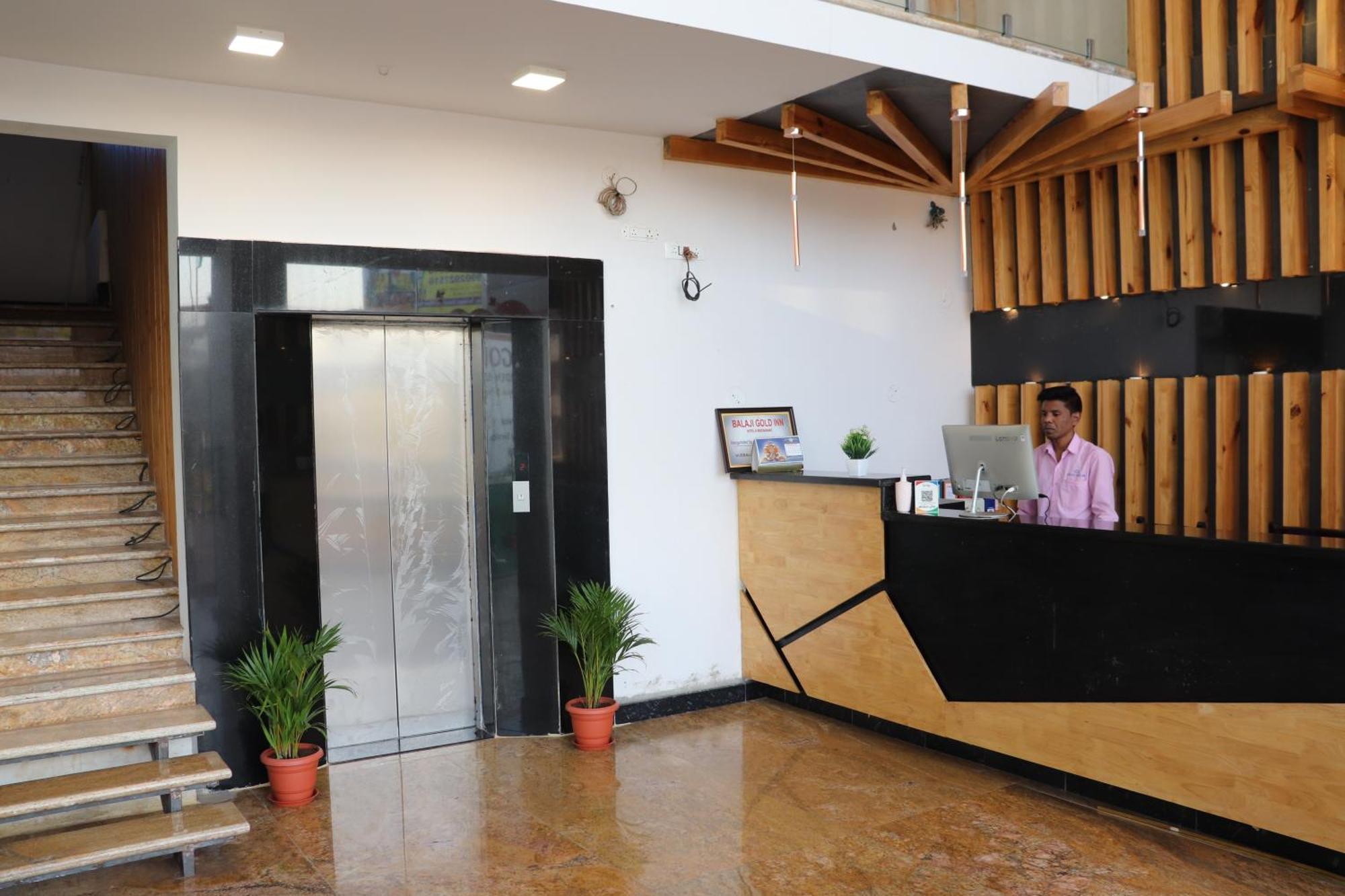 Balaji Gold Inn Hotel Hubli Extérieur photo